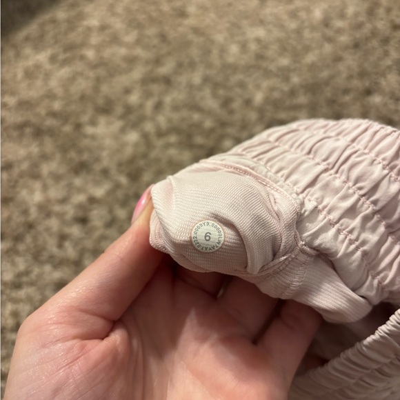 Lululemon hotty hot shorts strawberry milkshake - Picture 8 of 8